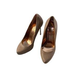 BCBG Generation Heels Pumps Size 7B Parade Tan Snake Print Glam Shoes